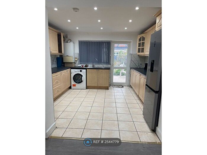 4 Bedroom Terraced House To Rent In George Street, Hounslow, TW3