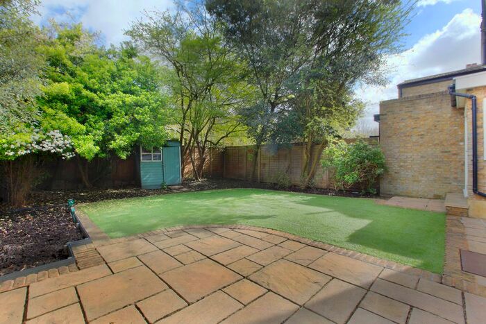 3 Bedroom Flat To Rent In Cavendish Road, Balham, London, SW12