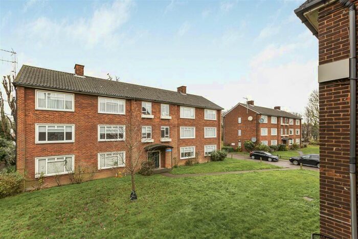 3 Bedroom Flat To Rent In Merryhills Court, London, N14