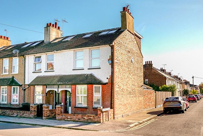 4 Bedroom End Of Terrace House For Sale In Brampton Road, St. Albans, AL1