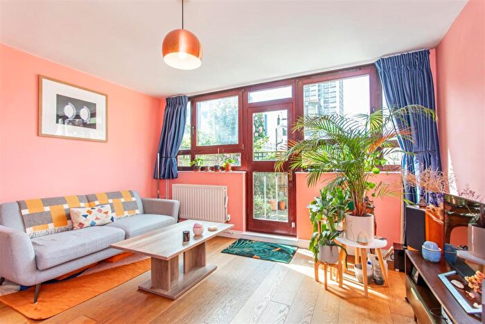 2 Bedroom Maisonette For Sale In St. John's Estate, Shoreditch, N1