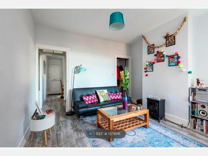 2 Bedroom Terraced House To Rent In Station Road, Strood, Rochester, ME2