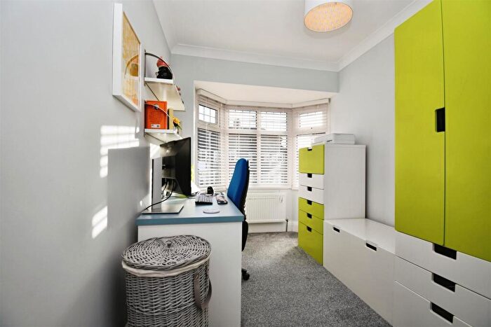 3 Bedroom End Of Terrace House For Sale In Maple Avenue, Willerby, HU10