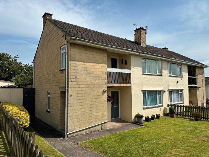 1 Bedroom Flat For Sale In Garden Apartment Offer Exceptional Value For Money In Felton Village, BS40