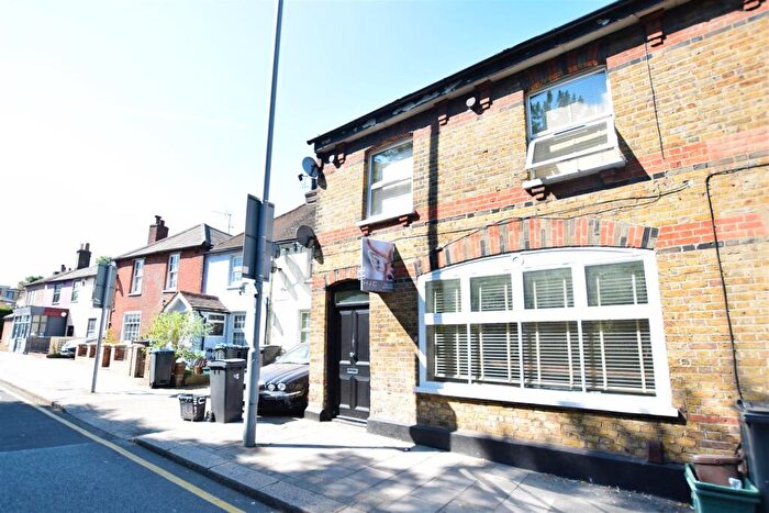 1 Bedroom Flat To Rent In Brighton Road, KT6