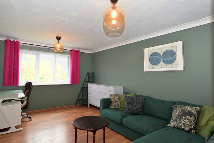 1 Bedroom Flat To Rent In Waldegrave Close, Southampton, SO19