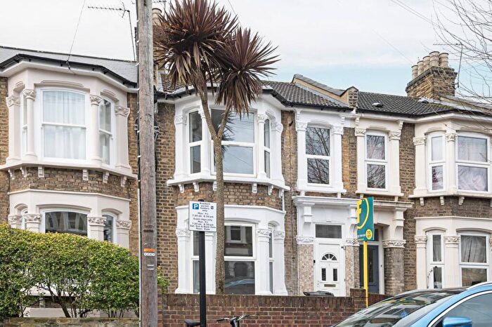 4 Bedroom Terraced House To Rent In Roding Road, Hackney, London, E5