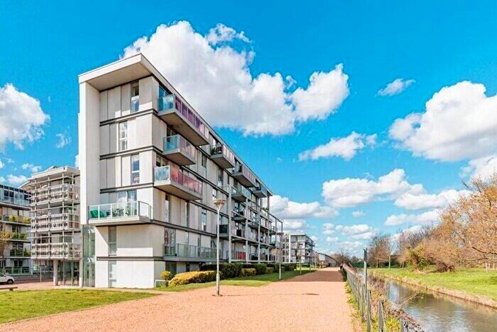 Flat To Rent In Chadwell Lane, Crouch End, N8