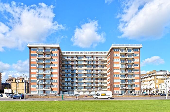 2 Bedroom Flat To Rent In Kingsway Court, Kingsway, Hove, BN3