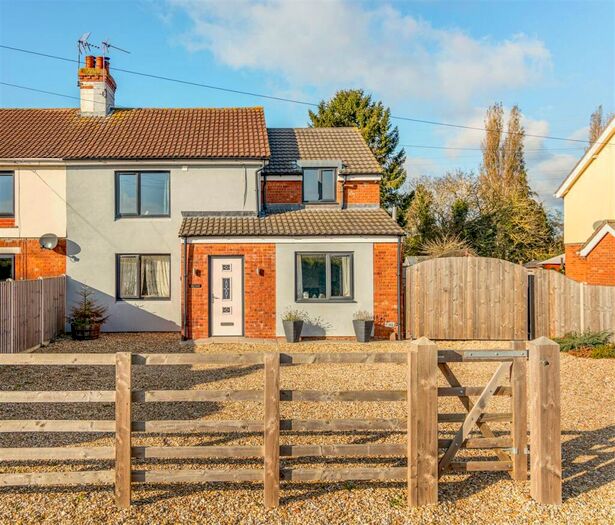 4 Bedroom Semi-Detached House For Sale In Bunkers Hill, Wyberton, Boston, PE21