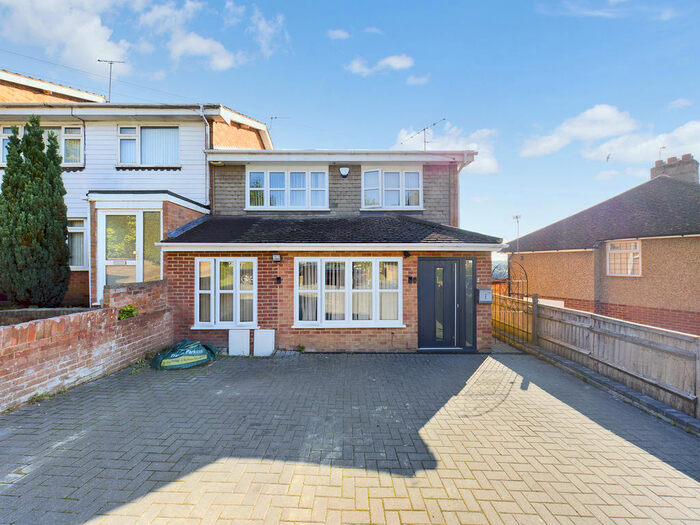 5 Bedroom Semi-Detached House To Rent In North Drive, High Wycombe, HP13