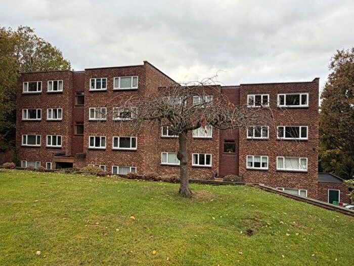 2 Bedroom Flat To Rent In Weybridge, Surrey, KT13