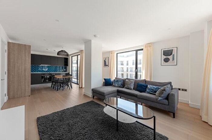 3 Bedroom Apartment To Rent In Rosewood Building, London, E2
