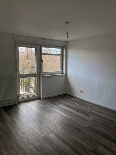 2 Bedroom Flat To Rent In Deedes Street, Airdrie, ML6