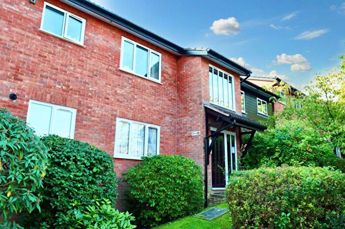 1 Bedroom Flat To Rent In Battlefield Road, St Albans, AL1