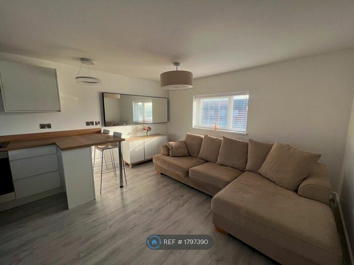 1 Bedroom Flat To Rent In Lupton Road, Sheffield, S8