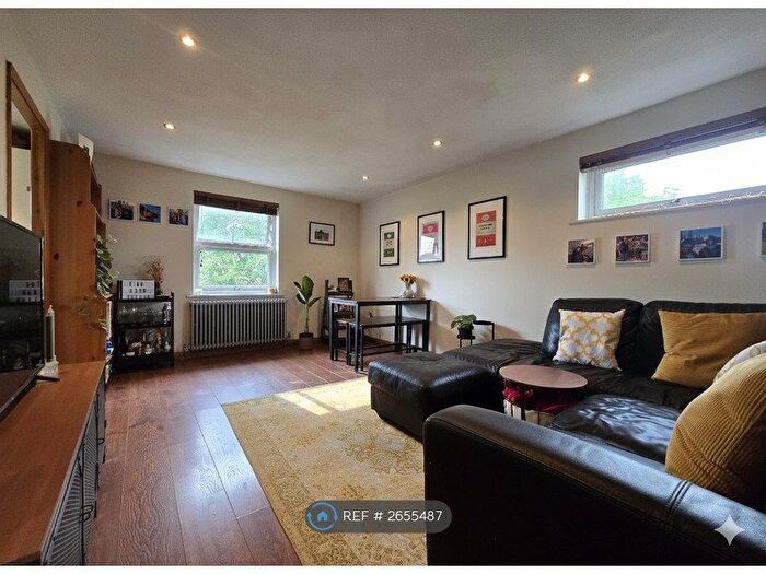 2 Bedroom Flat To Rent In Edmeston Close, London, E9