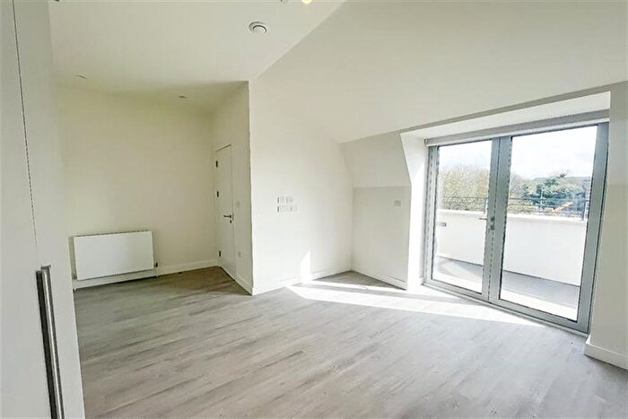 2 Bedroom Flat To Rent In Clive, Lodge, Shirehall Lane, Hendon, NW4