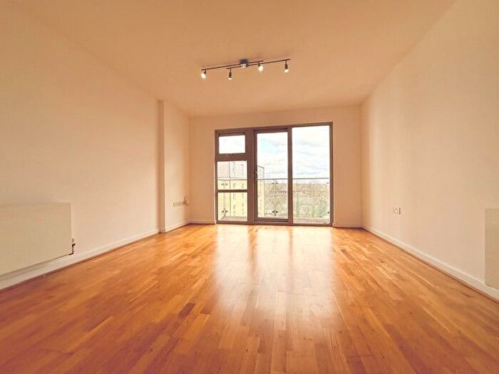 2 Bedroom Flat To Rent In Queen Mary Gate, South Woodford, E18