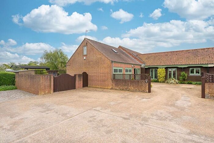 5 Bedroom Barn Conversion For Sale In Bradwell, Norfolk, NR31