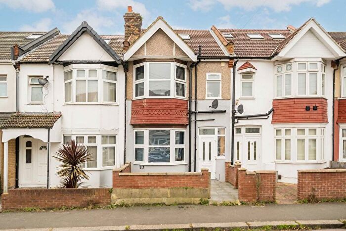 Studio To Rent In Cromwell Road, Hounslow, TW3