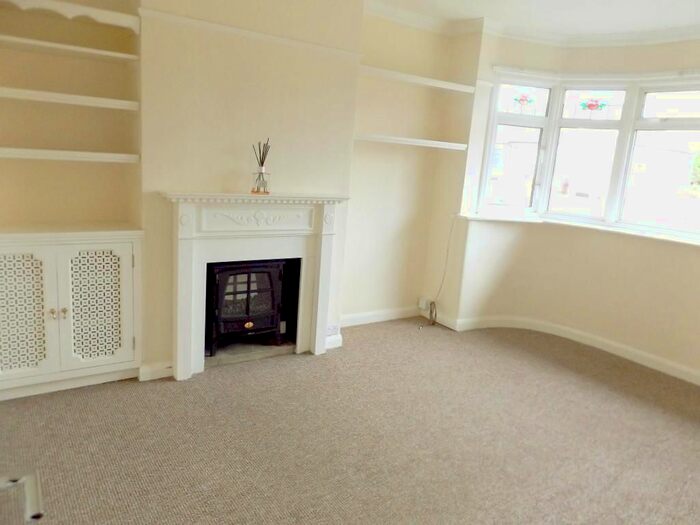 2 Bedroom Maisonette To Rent In Downbank Avenue, Barnehurst, Kent, DA7