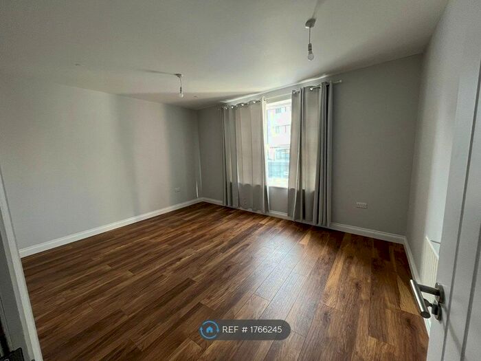 2 Bedroom Flat To Rent In Canberra Road, London, W13