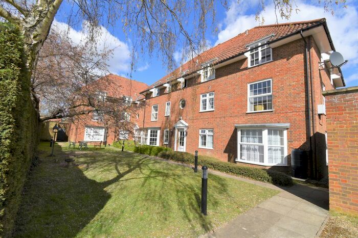 Studio To Rent In The Cloisters, Welwyn Garden City, AL8