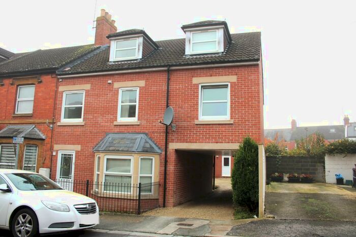 3 Bedroom Flat To Rent In Central Yeovil, Somerset, BA20