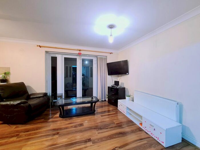 2 Bedroom Flat To Rent In Bina Court, Rickmansworth Road, Northwood HA6