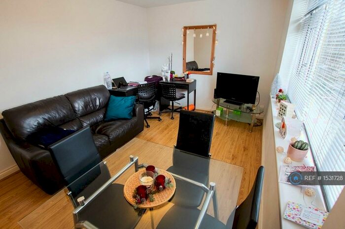 2 Bedroom Flat To Rent In Blenheim Court, Birmingham, B17