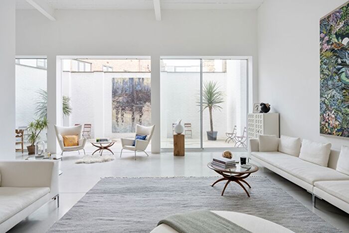 4 Bedroom Flat To Rent In Broughton Road, London, SW6