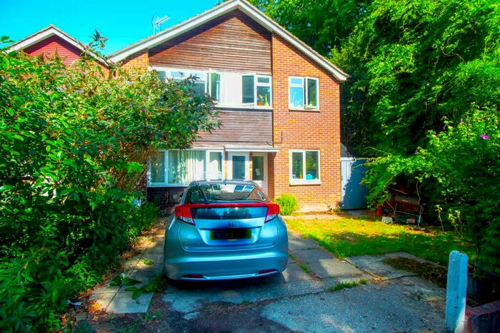 2 Bedroom Flat To Rent In Excellent Order & Driveway Parking | Heath Close, Haywards Heath, RH16