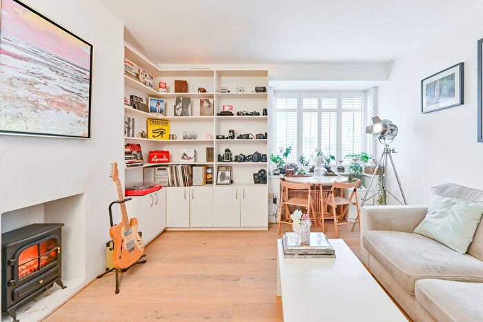 1 Bedroom Flat For Sale In Meath Street, Battersea, London, SW11