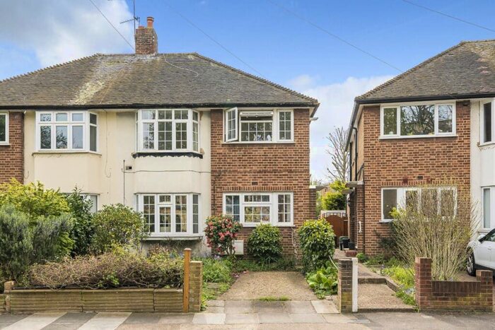 2 Bedroom Flat To Rent In Kneller Road, Whitton, Twickenham, TW2