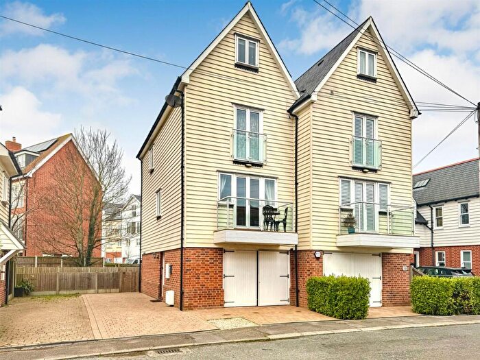 3 Bedroom Town House For Sale In Coronation Road, Burnham-on-Crouch, CM0