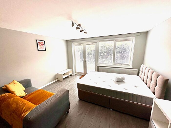 Studio To Rent In Whitehall Road, Uxbridge, UB8