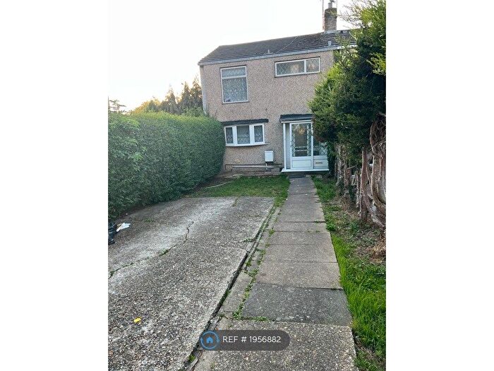 4 Bedroom Semi-Detached House To Rent In Deerswood Avenue, Hatfield, AL10