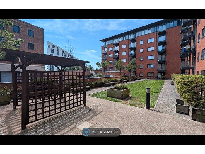 2 Bedroom Flat To Rent In Henry House, Bromley, BR1