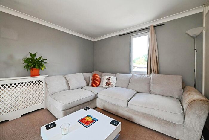 1 Bedroom Flat To Rent In Nutley, Bracknell, Berkshire, RG12
