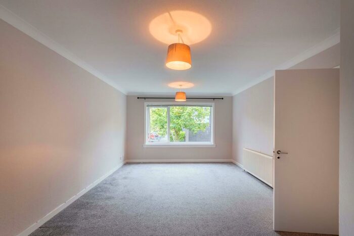 3 Bedroom Flat To Rent In Hillpark Wood Edinburgh United Kingdom, EH4