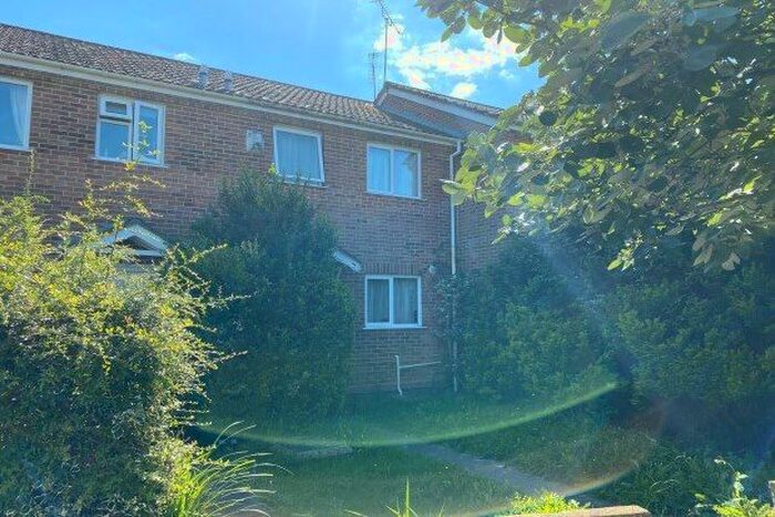 2 Bedroom Property To Rent In Hunters Crescent, Romsey, SO51