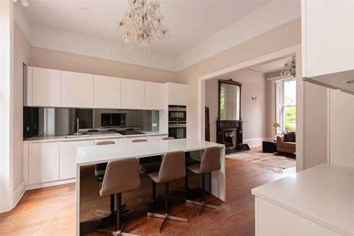 2 Bedroom Flat For Sale In Elms Road, Clapham, SW4