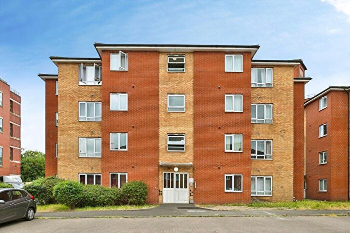2 Bedroom Flat For Sale In Player Street, Nottingham, Nottinghamshire, NG7