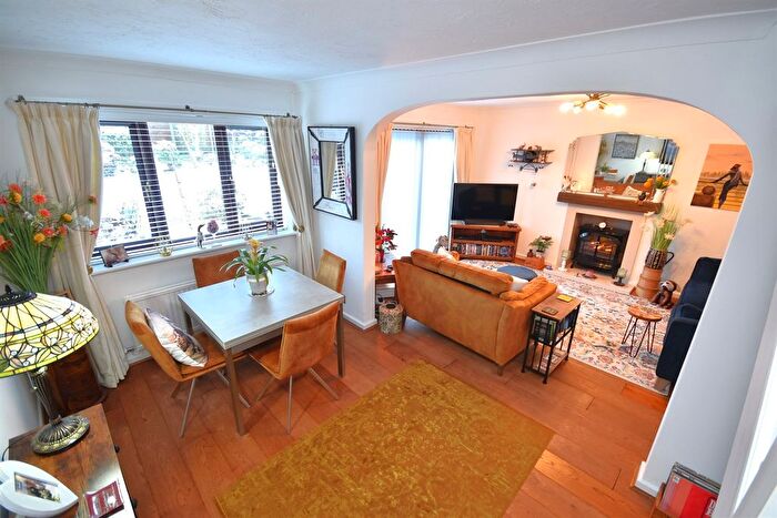 3 Bedroom Detached House For Sale In Mereside Close, Macclesfield, SK10