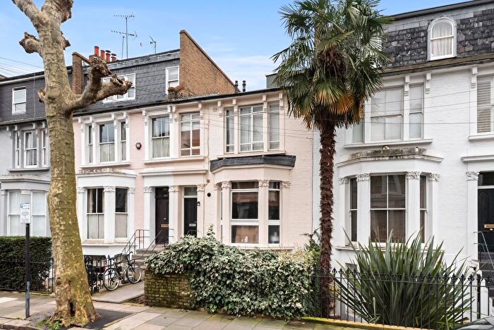 1 Bedroom Flat To Rent In Barclay Road, Fulham Broadway, SW6