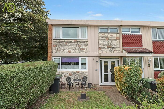 3 Bedroom End Of Terrace House To Rent In Castle Close, Hoddesdon, EN11