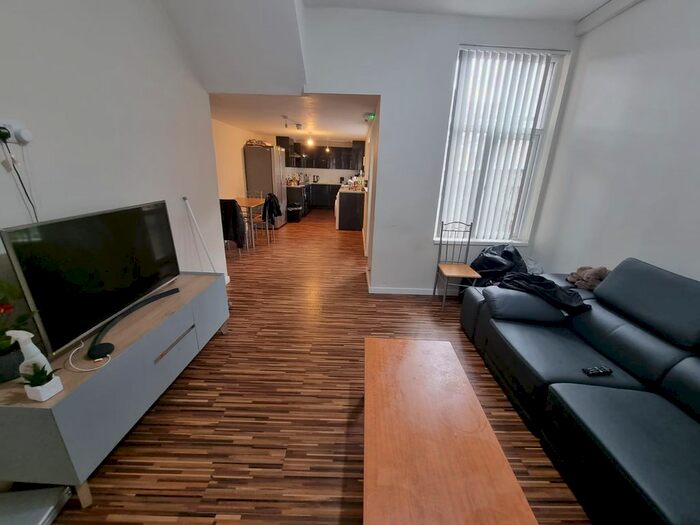 7 Bedroom Terraced House To Rent In Acomb Street, Manchester, M14