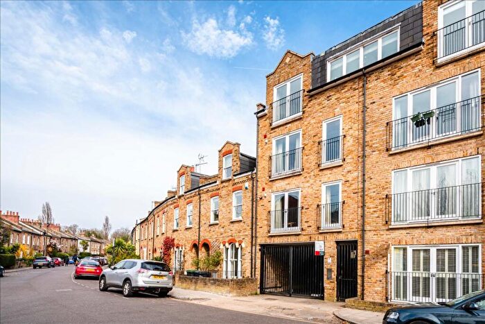1 Bedroom Apartment For Sale In Mount Pleasant Crescent, Crouch Hill, N4