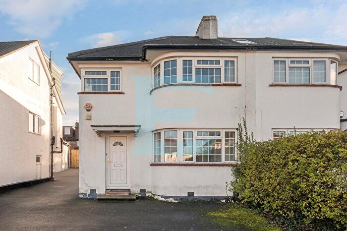 3 Bedroom Semi Detached House For Sale In Hale Drive, Mill Hill, London, NW7